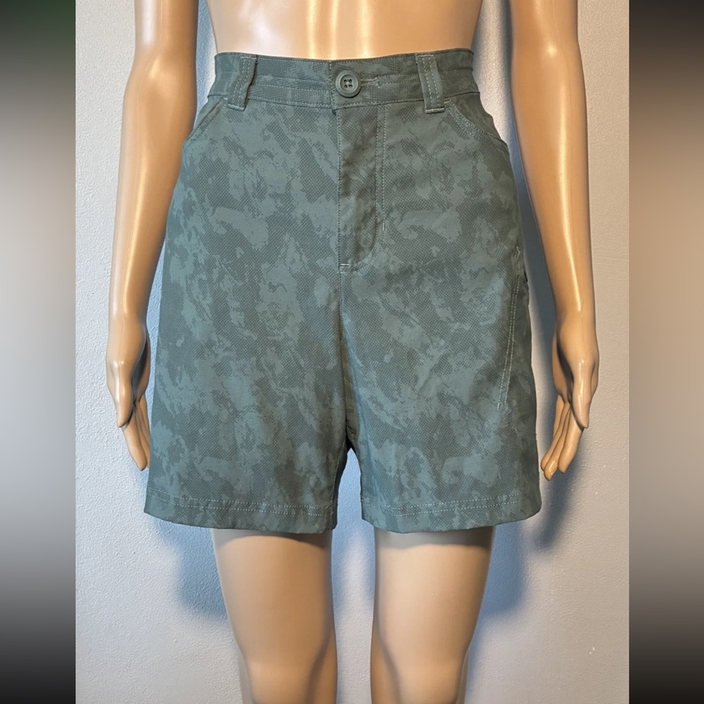 Eddie Bauer Women's Shorts Size 10 Camouflage Zip Fly Mid-Rise Cargo Pockets